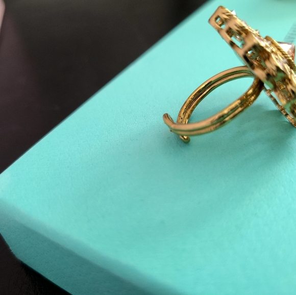 Stunning Statement Ring - Picture 4 of 7